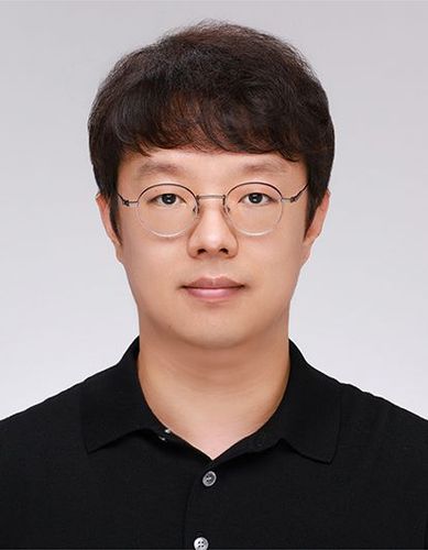 Hyunseok Shim_Headshot.jpg