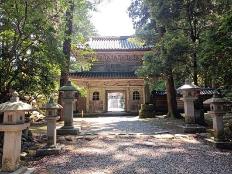 The two-story double gate of Senkoji Temple, added in 1797.