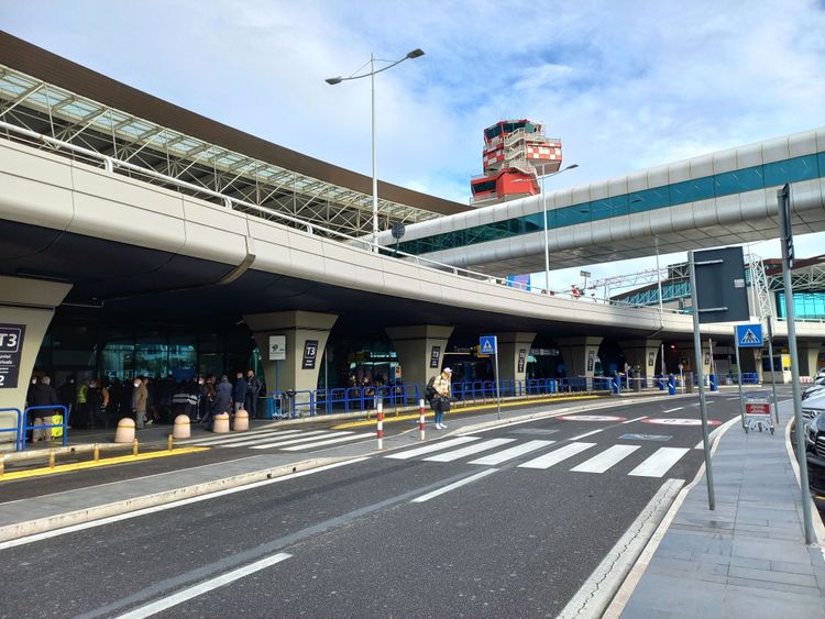 Aeroporto_di_Roma-Fiumicino_in_2021.03.jpg