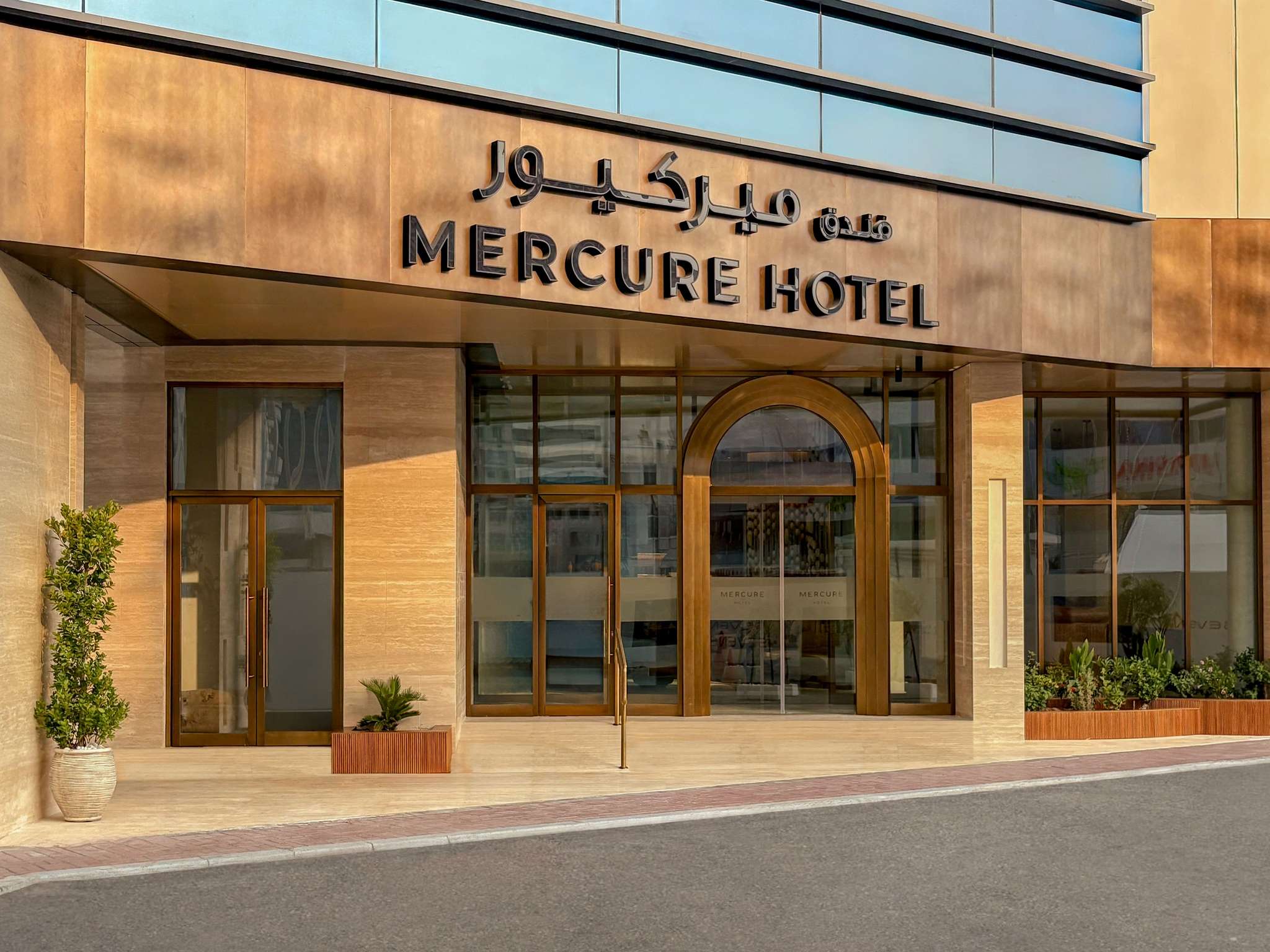 Outside_Hotel_Mercure.jpg