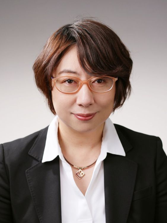 Makiko Headshot.jpg