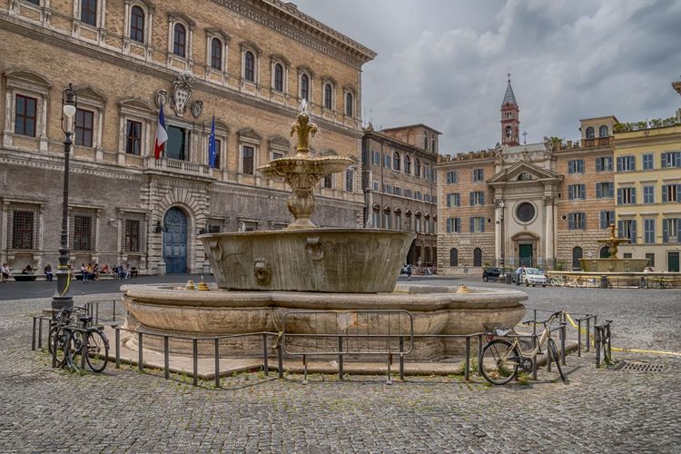 Piazza Farnese